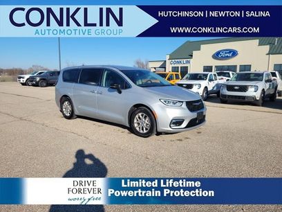 Used 2024 Chrysler Pacifica Touring-L