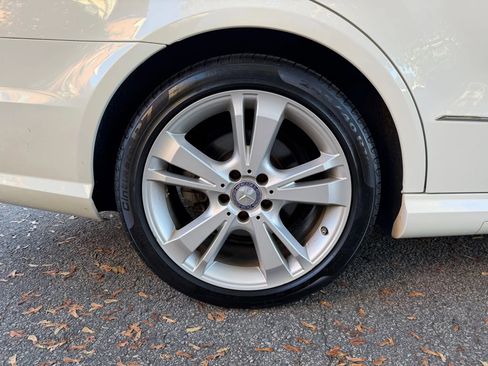 Used 2012 Mercedes-Benz E 350 4MATIC Sedan image 15