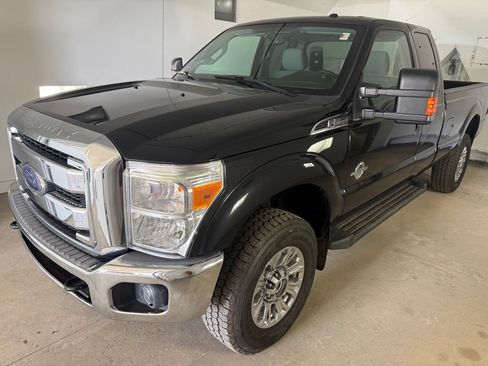 Used 2015 Ford F250 XLT w/ Snow Plow Prep Package AWD/4WD image 1
