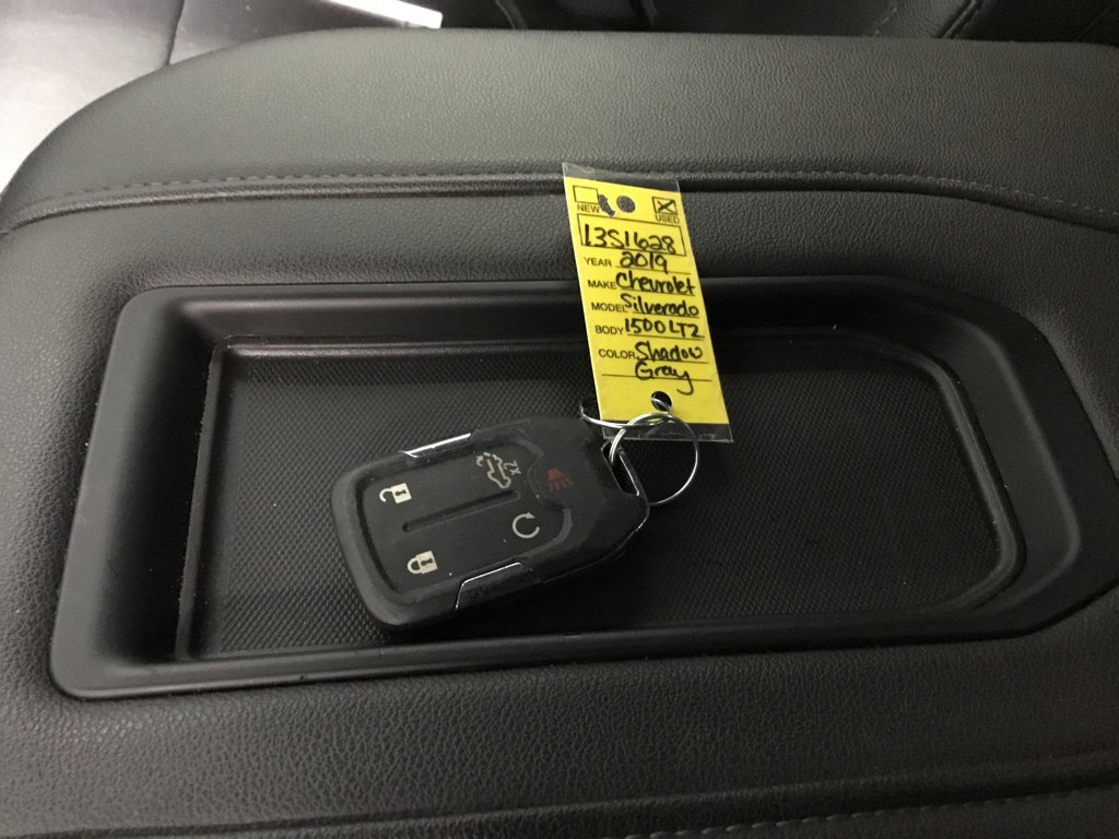 Used 2019 Chevrolet Silverado 1500 LTZ AWD/4WD image 29