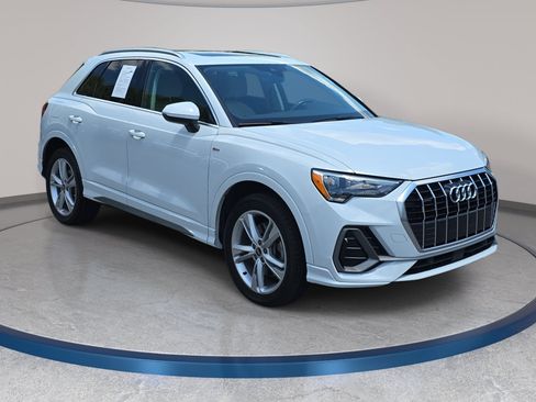 Used 2022 Audi Q3 2.0T Premium w/ Convenience Package AWD/4WD image 3