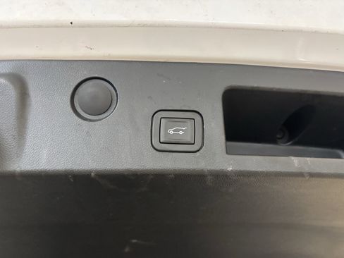 Used 2025 Chevrolet Equinox LT w/ Convenience Package II image 31