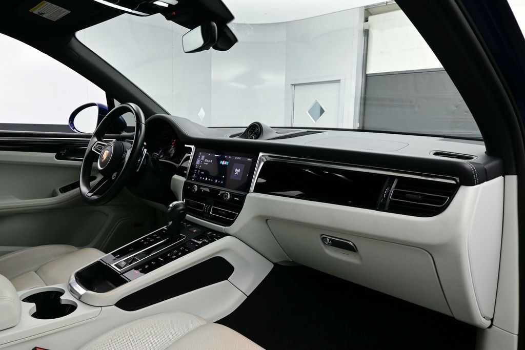 Certified 2023 Porsche Macan S AWD/4WD image 17