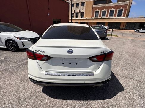 Used 2020 Nissan Altima 2.5 SR w/ Premium Package FWD image 4