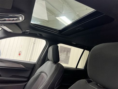 Used 2025 Jeep Grand Cherokee Laredo X w/ Luxury Tech Group I image 18