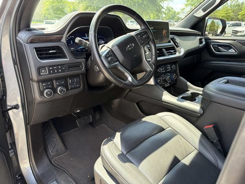 Used 2022 Chevrolet Tahoe Z71 w/ Luxury Package AWD/4WD image 26