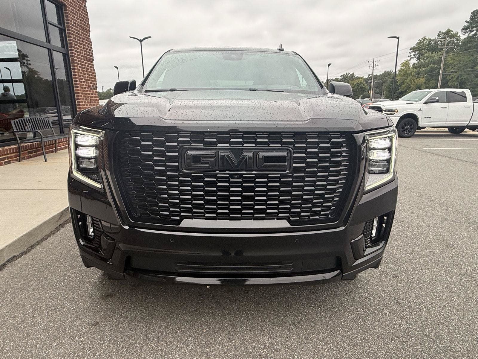 Used 2023 GMC Yukon Denali AWD/4WD image 37