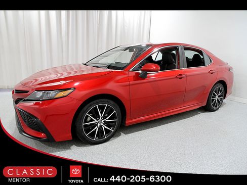 Certified 2023 Toyota Camry SE FWD image 3