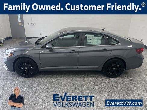 New 2026 Volkswagen Jetta SE image 2