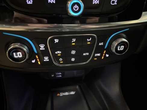 Used 2023 Chevrolet Traverse RS image 34