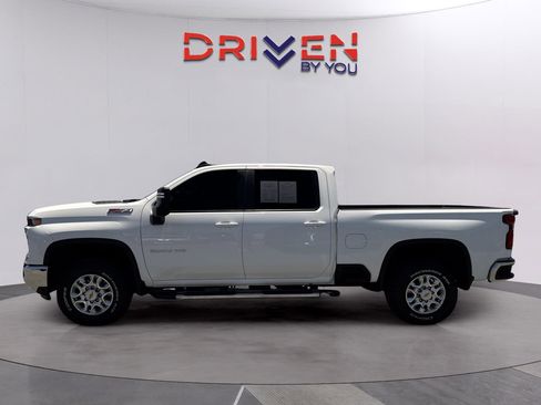 Used 2025 Chevrolet Silverado 2500 LT AWD/4WD image 2