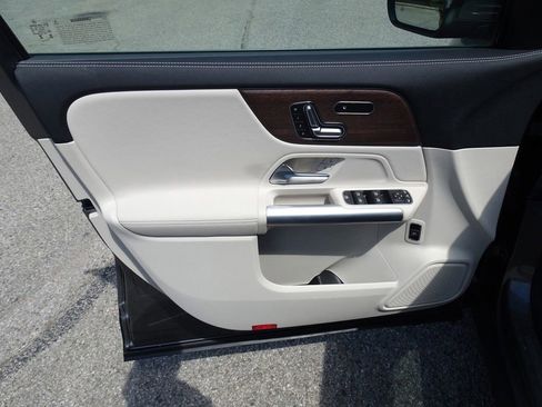 Used 2023 Mercedes-Benz GLA 250 4MATIC image 13