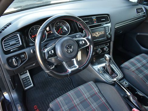 Used 2017 Volkswagen GTI S image 10