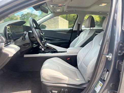 Used 2024 Hyundai Elantra Limited FWD image 10