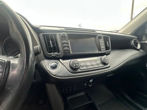 Used 2018 Toyota RAV4 XLE AWD/4WD image 15
