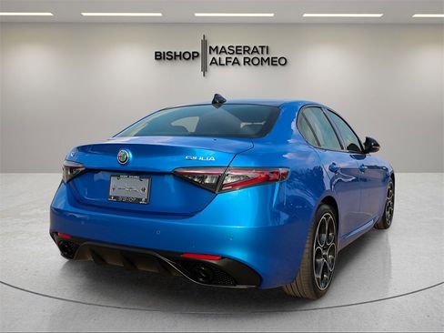 New 2025 Alfa Romeo Giulia Base image 7