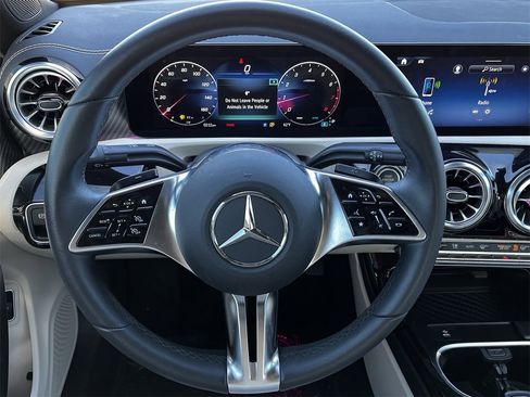 Used 2024 Mercedes-Benz CLA 250 image 11