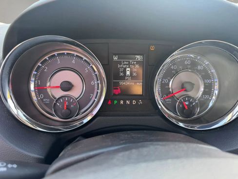 Used 2015 Chrysler Town & Country Limited FWD image 26