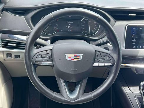Used 2023 Cadillac XT4 Luxury w/ Cold Weather Package FWD image 13
