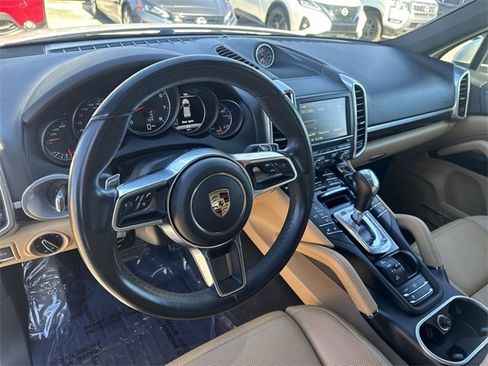 Used 2016 Porsche Cayenne Base image 17