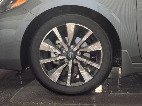 Used 2025 Nissan Sentra SV w/ SV Premium Package FWD image 7