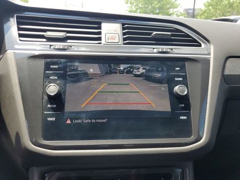 Certified 2024 Volkswagen Tiguan SE w/ Panoramic Sunroof Package FWD image 23