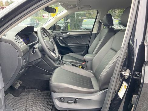 Used 2022 Volkswagen Tiguan SE image 18