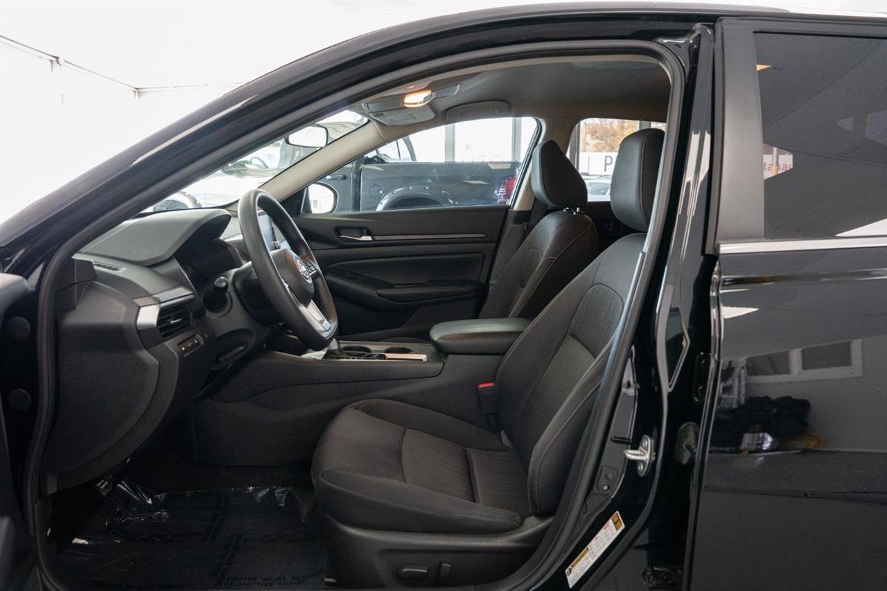 Used 2025 Nissan Altima 2.5 SV FWD image 9