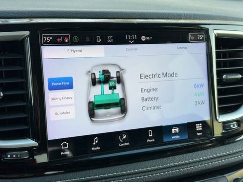 Used 2023 Chrysler Pacifica Touring-L image 14