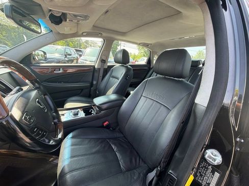 Used 2013 Hyundai Equus Signature RWD image 12
