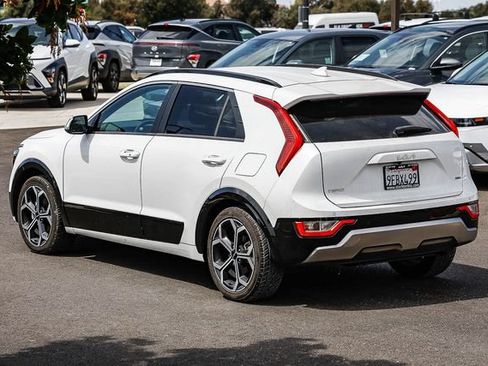 Used 2023 Kia Niro EX Touring FWD image 2