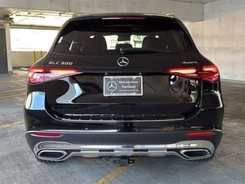 Used 2025 Mercedes-Benz GLC 300 4MATIC image 23
