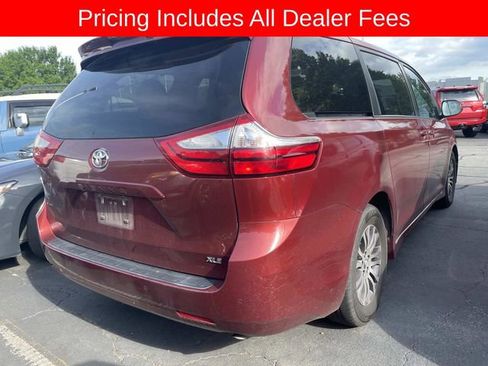 Used 2019 Toyota Sienna XLE w/ XLE Navigation Package FWD image 7