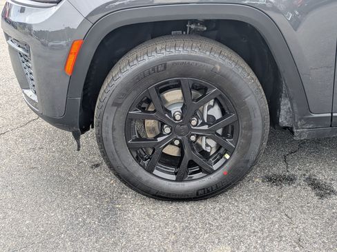New 2026 Jeep Grand Cherokee Altitude AWD/4WD image 32
