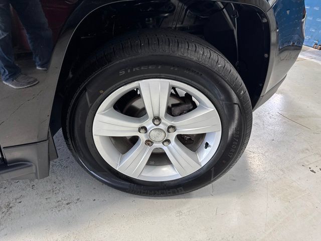 Used 2016 Jeep Compass Latitude w/ Sun/Sound Group AWD/4WD image 37