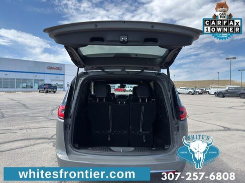 Used 2025 Chrysler Pacifica Select FWD image 14