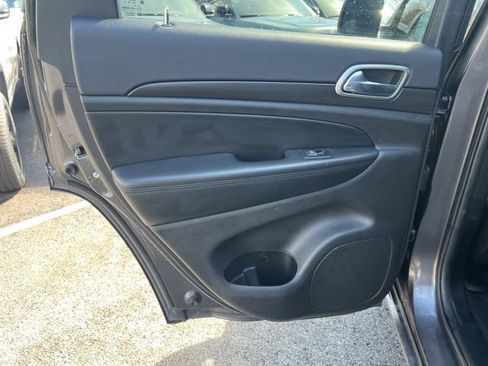 Used 2017 Jeep Grand Cherokee Altitude image 20