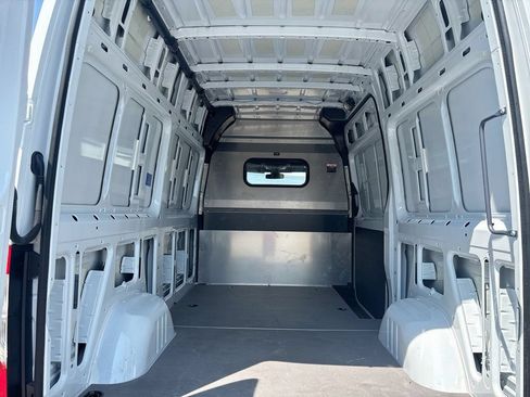 Used 2025 Mercedes-Benz Sprinter 2500 image 19