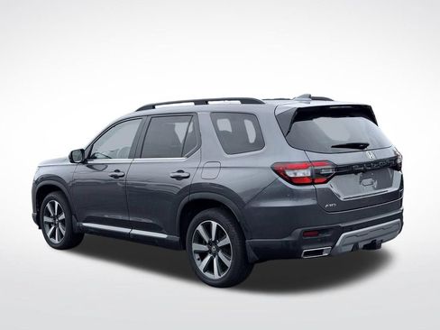 Used 2025 Honda Pilot Touring image 8