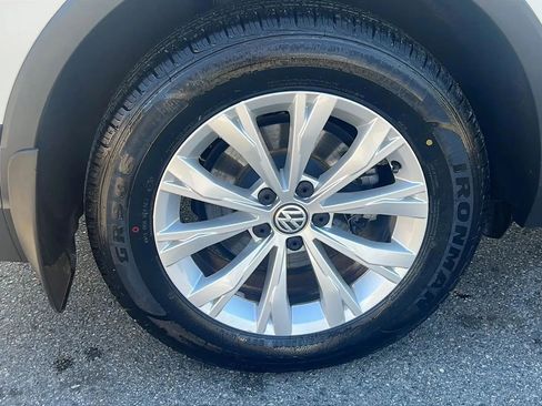 Used 2020 Volkswagen Tiguan S image 10