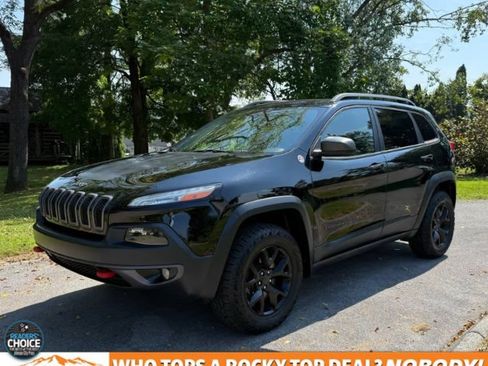 Used 2017 Jeep Cherokee Trailhawk w/ Cold Weather Group AWD/4WD image 1