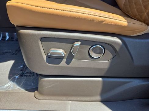 Used 2024 Cadillac Escalade Premium Luxury AWD/4WD image 18
