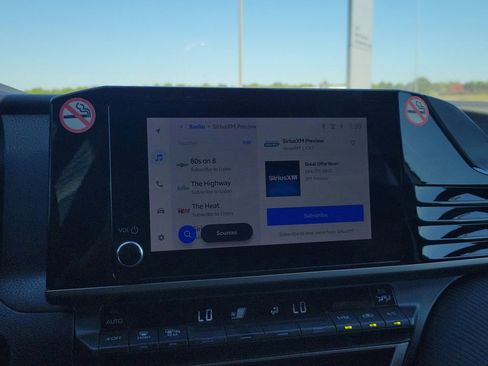 Used 2025 Toyota Camry SE image 13