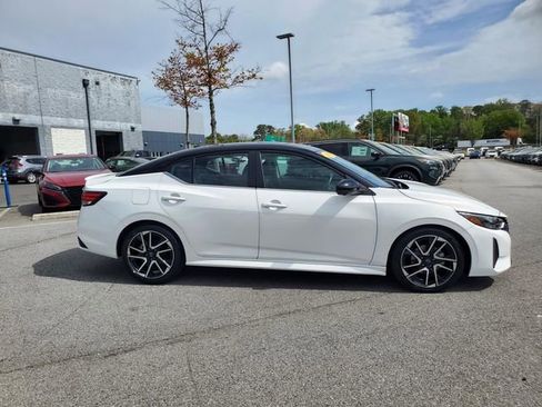Certified 2025 Nissan Sentra SR w/ SR Premium Package image 3