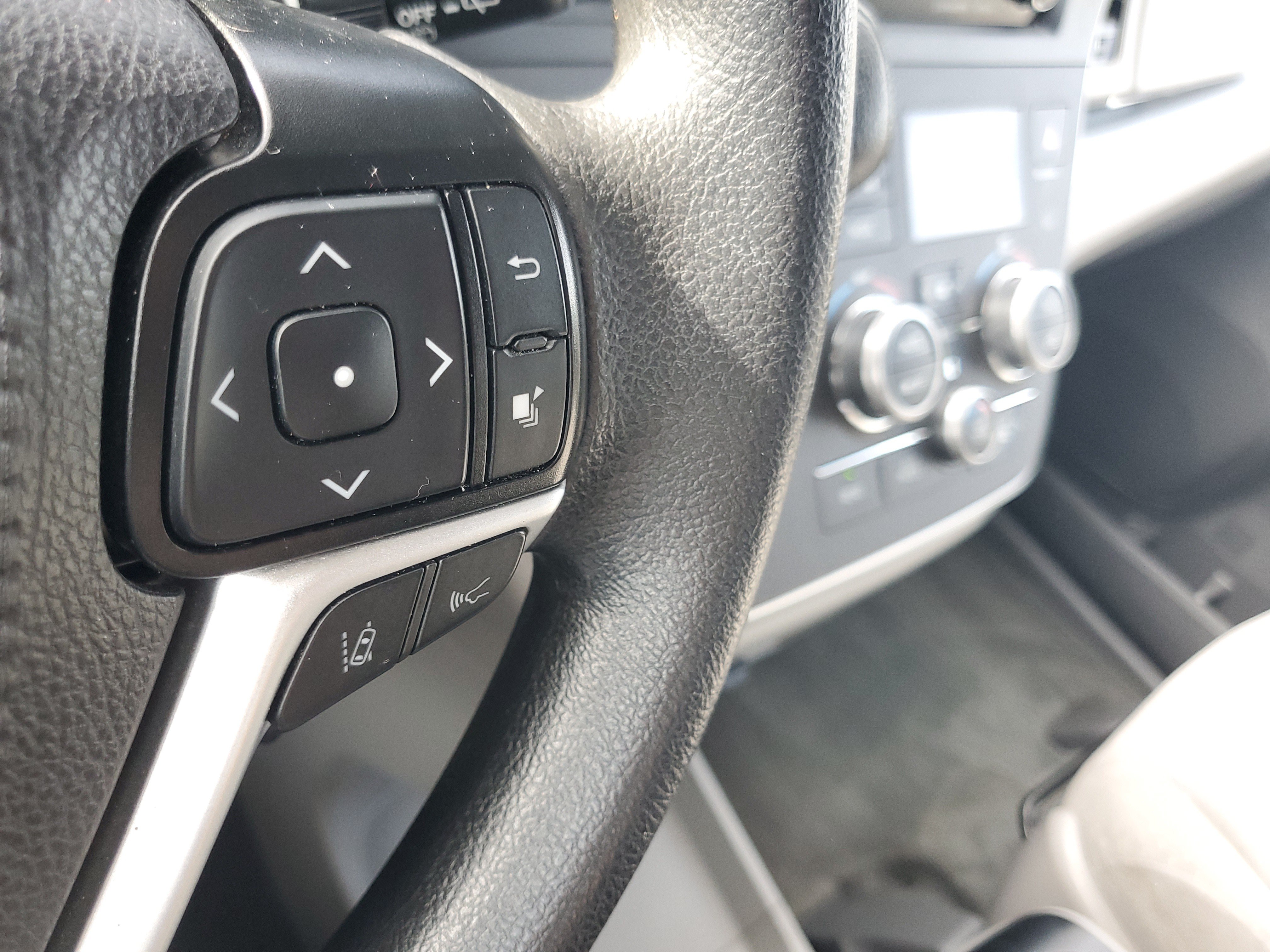 Certified 2019 Toyota Sienna LE FWD image 25