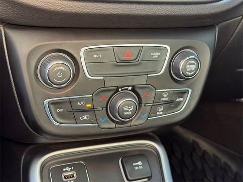 Used 2020 Jeep Compass Latitude w/ Popular Equipment Group image 30