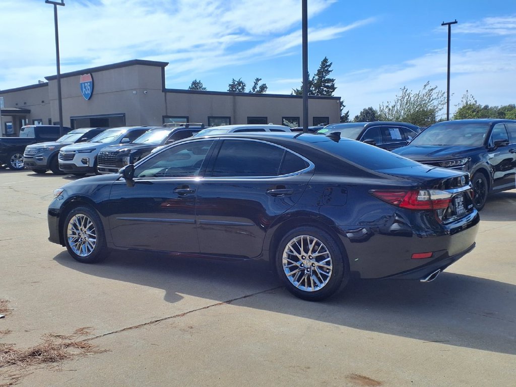 Used 2016 Lexus ES 350 w/ Luxury Package w/Wood Trim FWD image 19