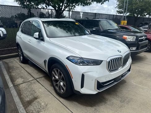 Used 2024 BMW X5 sDrive40i w/ Premium Package RWD image 2