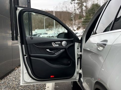 Used 2018 Mercedes-Benz GLC 300 4MATIC image 18
