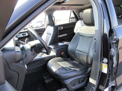 Used 2022 Ford Explorer Limited w/ Equipment Group 301A AWD/4WD image 20
